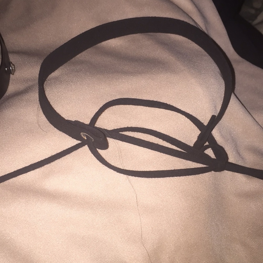 Chocker - Picture 2 of 4